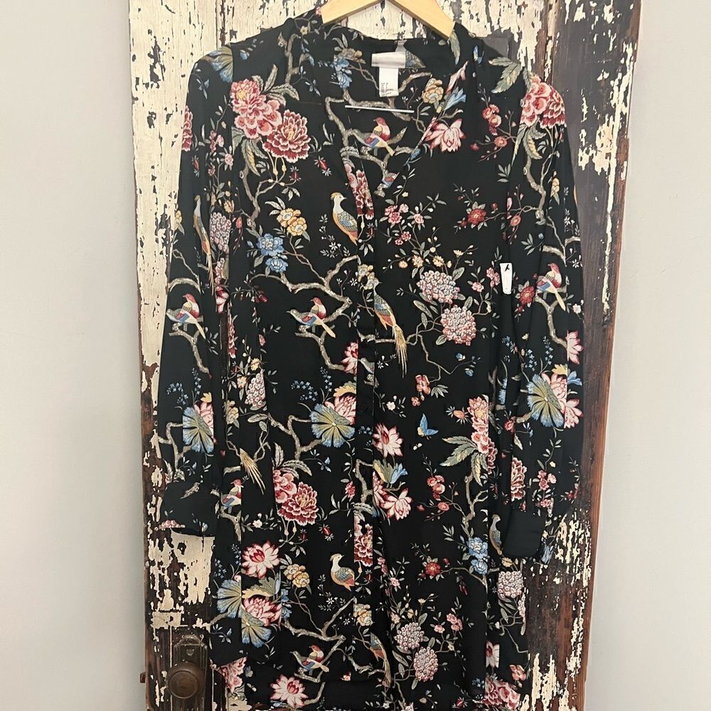 Women’s GP & J Baker x H&M Black Floral/Bird Print Shift button down Dress. 2.